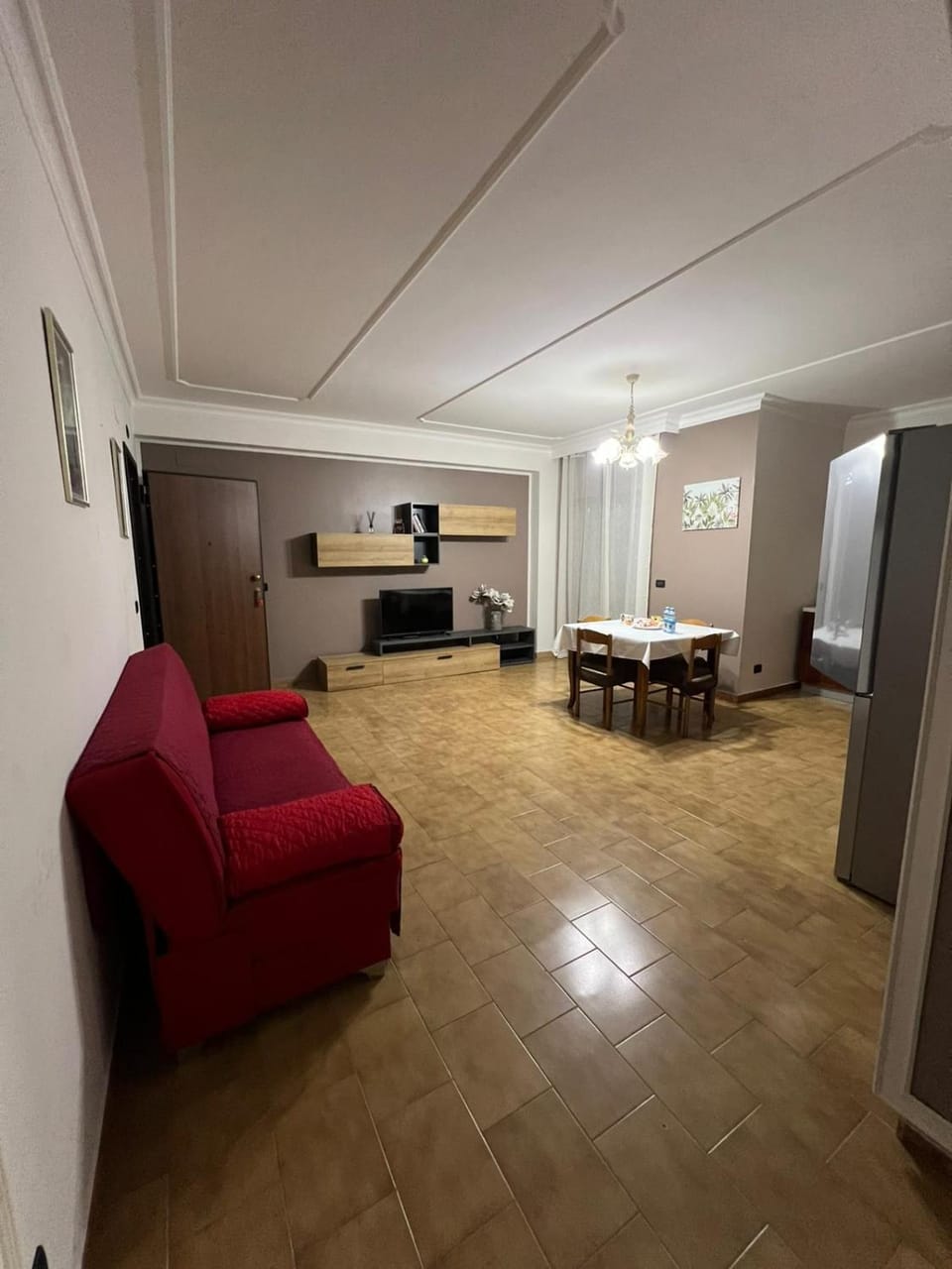TV and multimedia, Kitchen or kitchenette, Living room, Seating area, Dining area