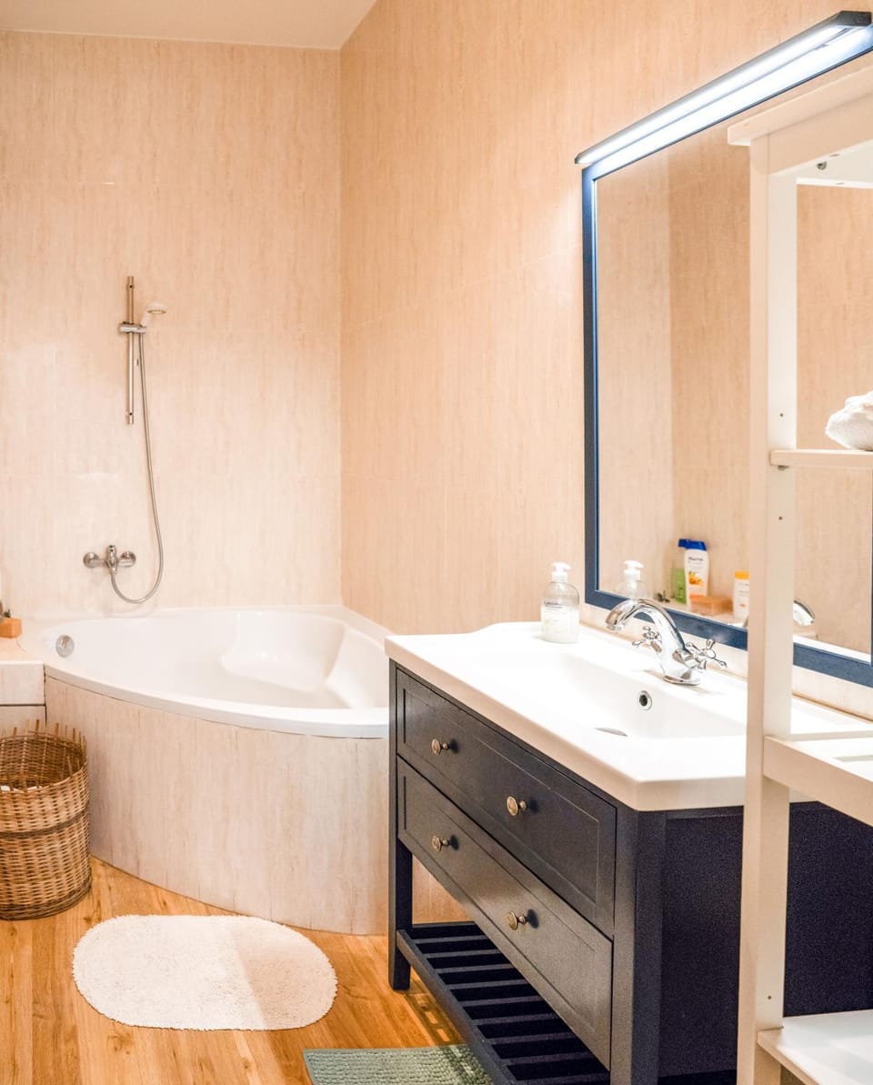Bathroom, Bath, towels