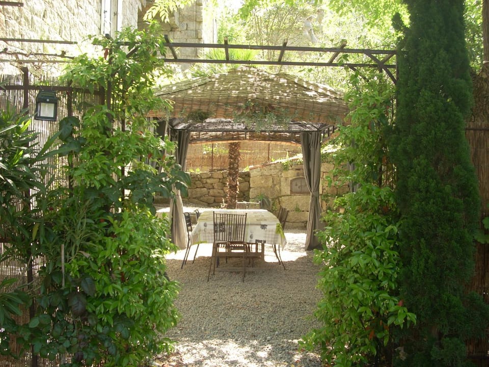 Demeure traditionnelle en pierre avec piscine House in Corsica