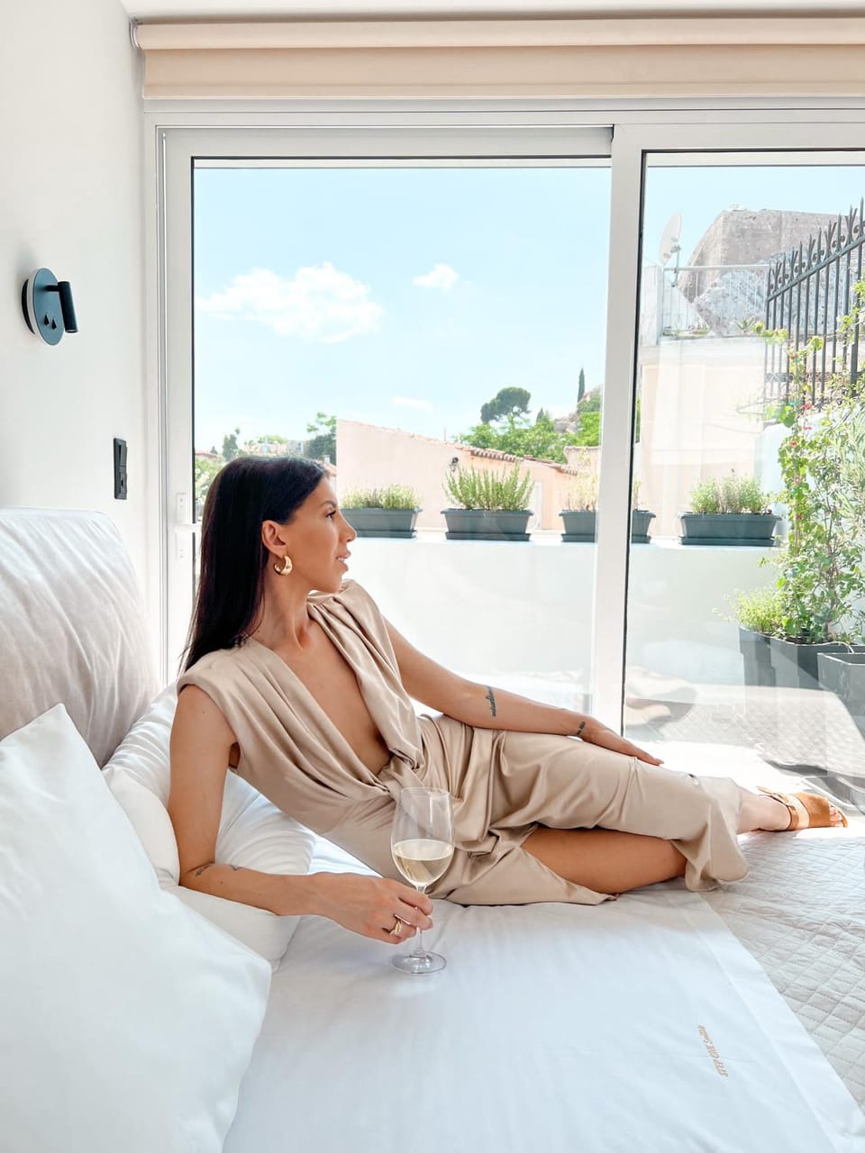 Bed, People, View (from property/room), Balcony/Terrace, Photo of the whole room, Bedroom, Guests