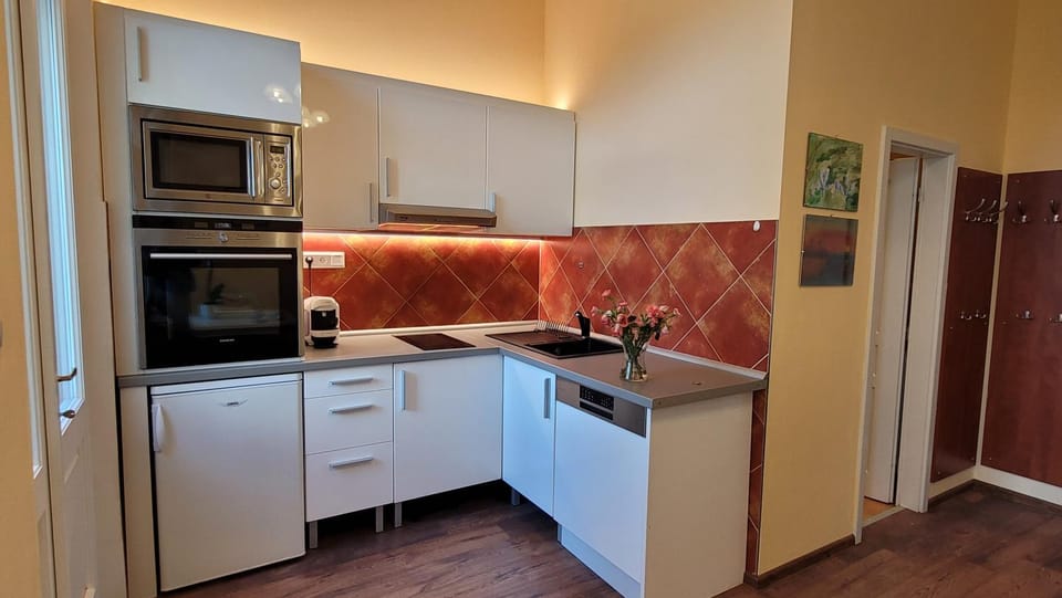 Property building, dishwasher, minibar, pet friendly, stove, kitchen, kitchen