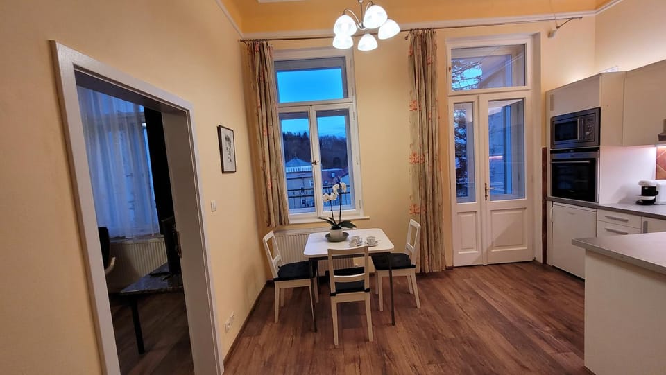 Property building, Kitchen or kitchenette, kitchen, kitchen