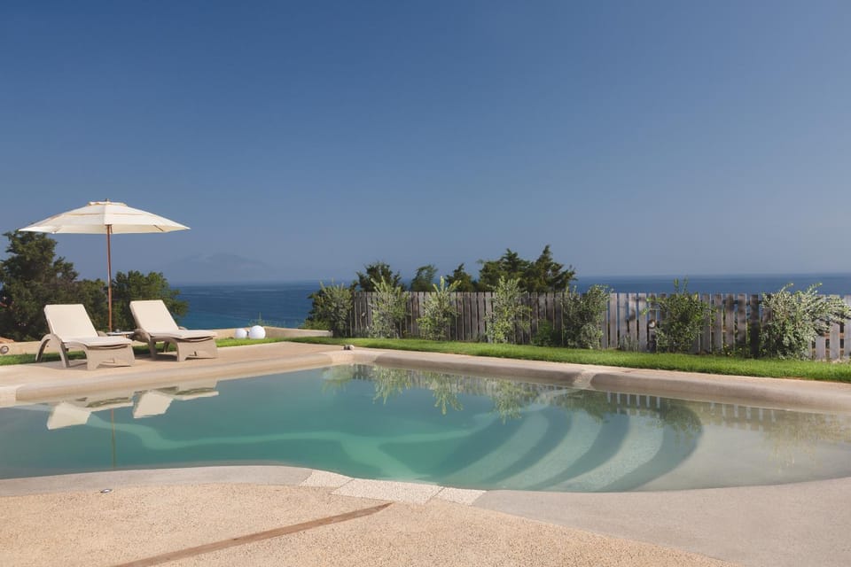 Patio, Day, Natural landscape, Sea view, Swimming pool, sunbed