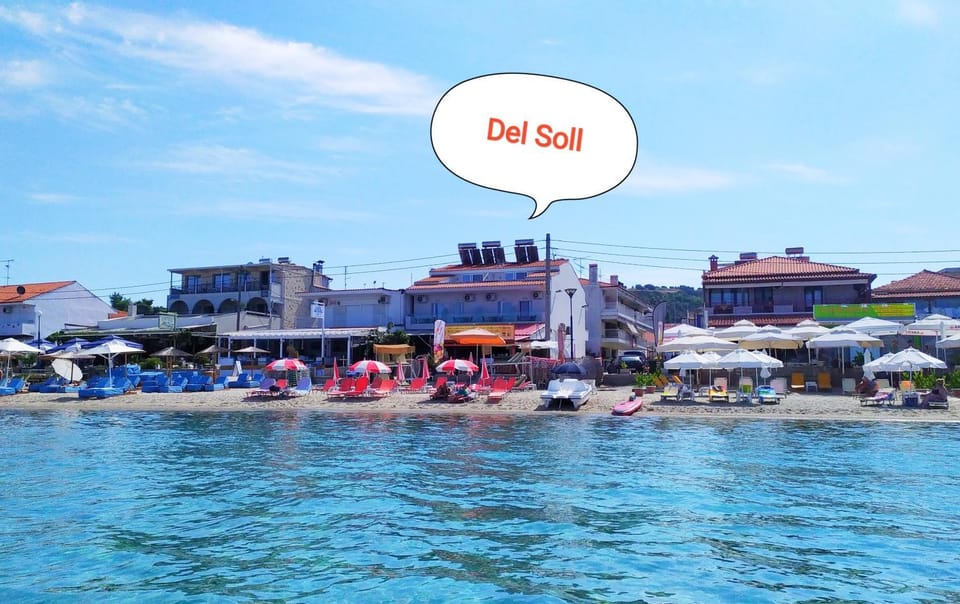 Restaurant/places to eat, Neighbourhood, Beach, Shopping Area