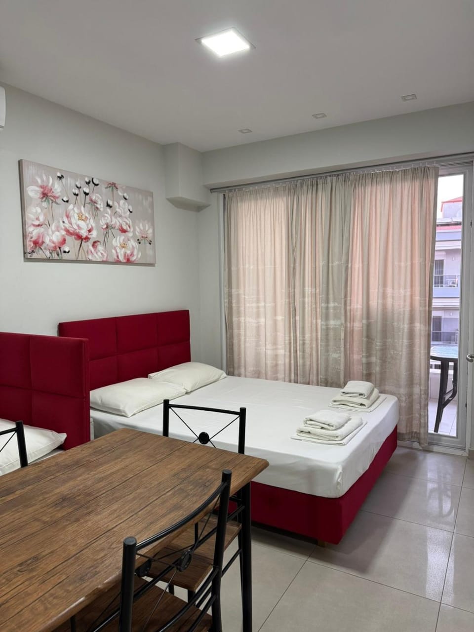 Bed, Kitchen or kitchenette, kitchen