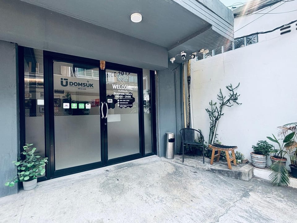 Udomsuk Inn & Cafe - BTS Udomsuk Vacation rental in Bangkok