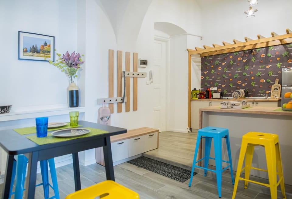 Kitchen or kitchenette, Other, Dining area, Drinks