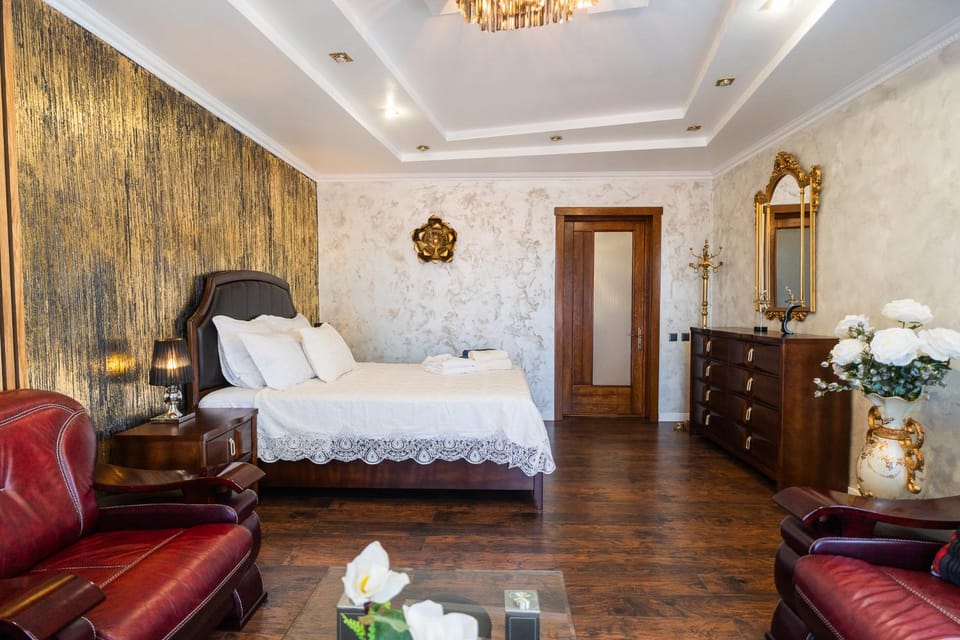 Bed, Photo of the whole room, Seating area, Bedroom, wardrobe
