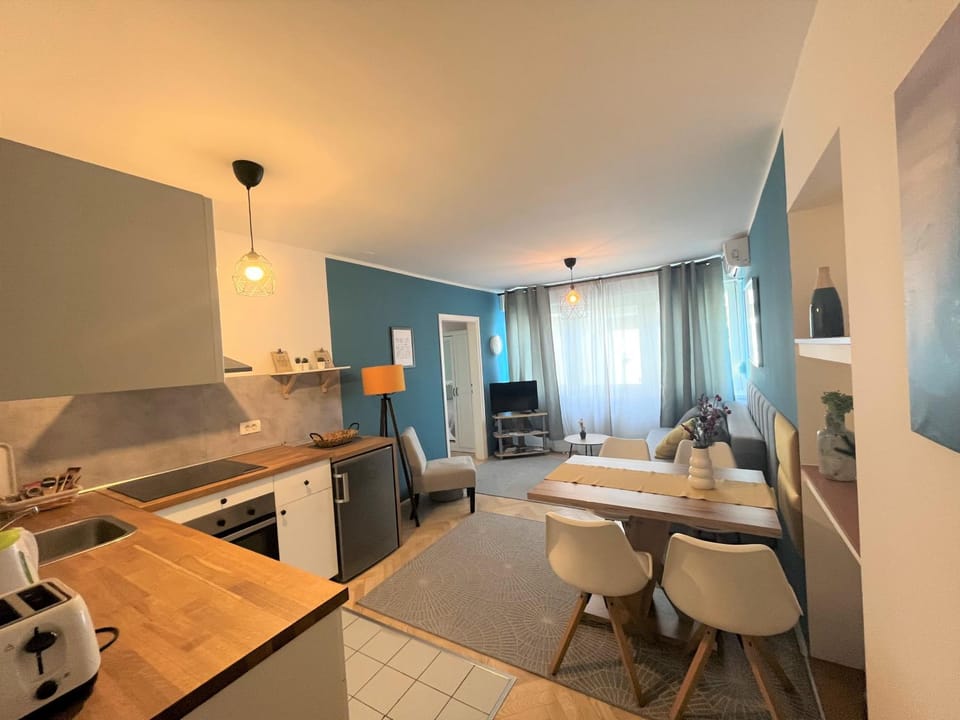 Living room, Seating area, Dining area