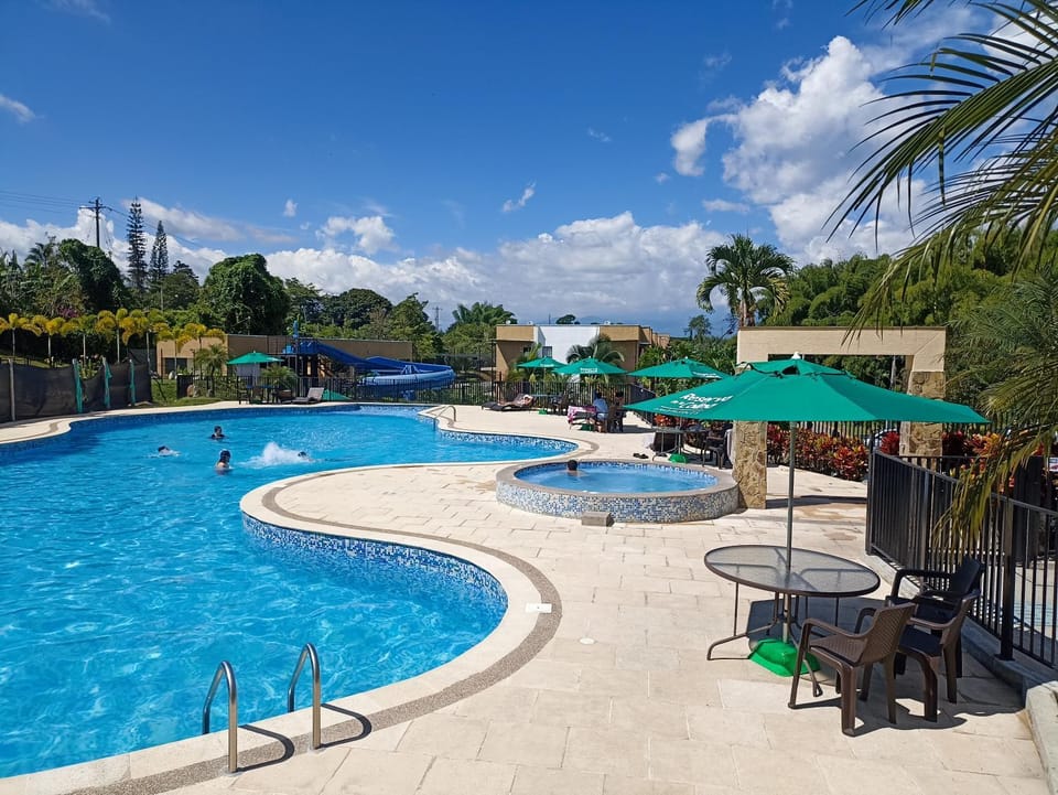 Apartamento Eje Cafetero - hermosa vista a piscinas Apartment in Quindio, Colombia