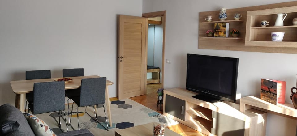 TV and multimedia, Living room, Dining area