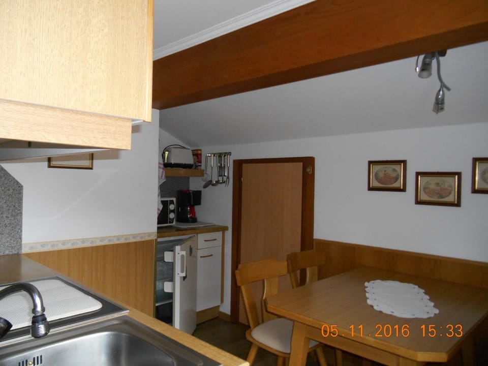 Kitchen or kitchenette, Communal kitchen
