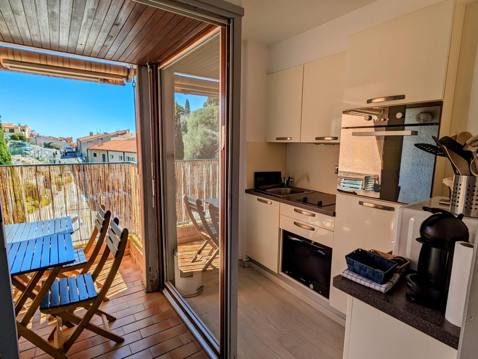 Patio, Coffee/tea facilities, View (from property/room), Balcony/Terrace, Kitchen or kitchenette, Dining area, minibar, pet friendly, stove, toaster