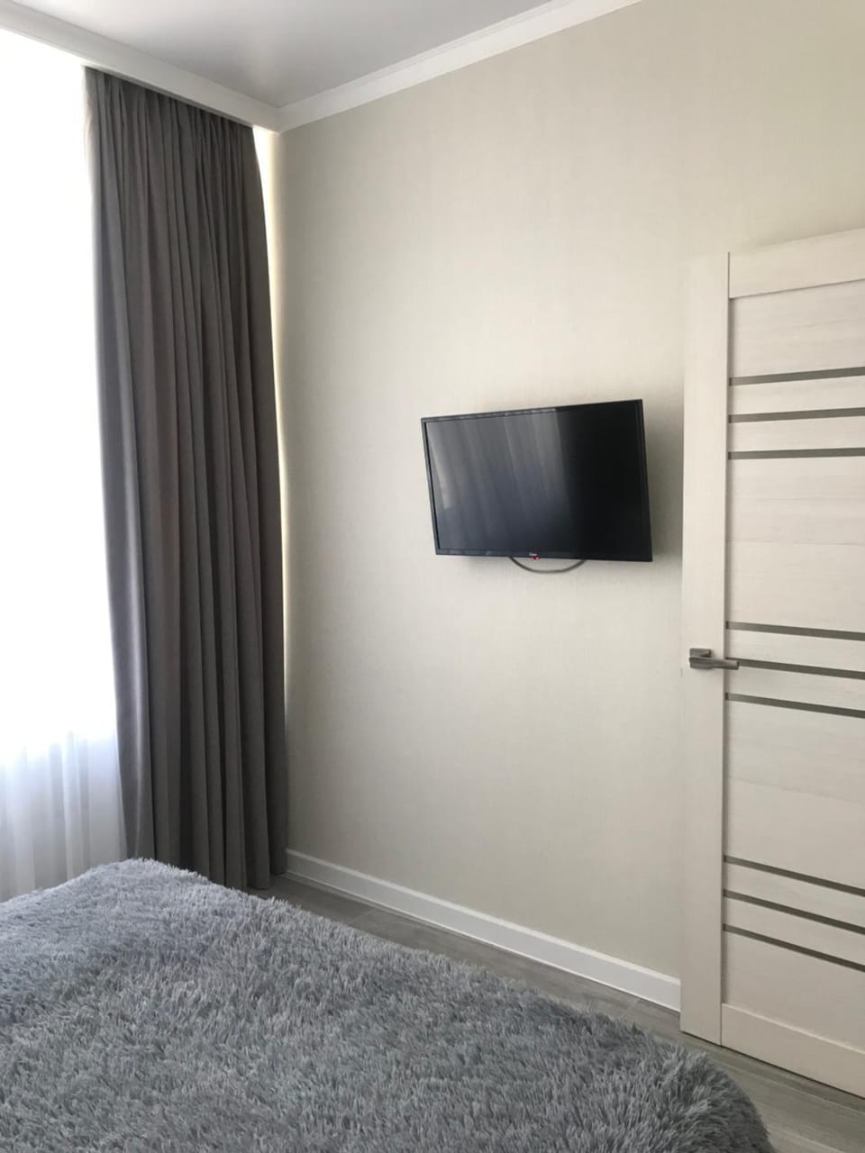 Bed, TV and multimedia, Bedroom