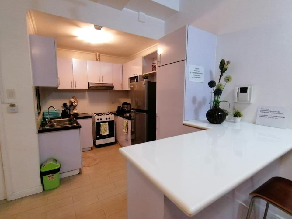 High End Luxury big 2BR in Salcedo Village Makati Apartment in Pasay
