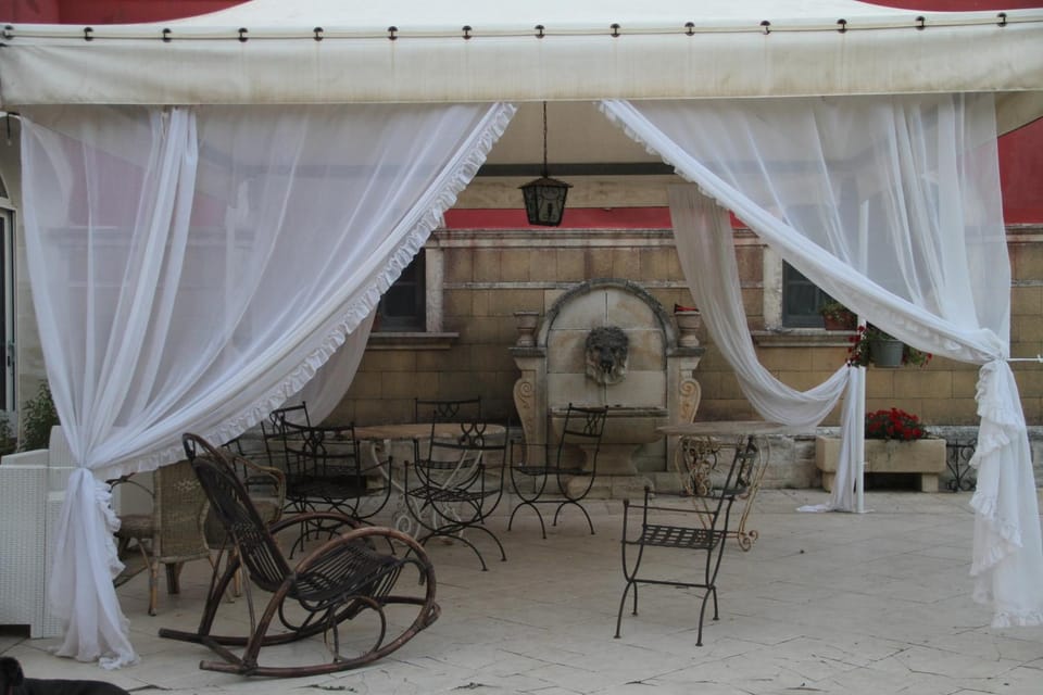 Property building, Patio, BBQ facilities, Breakfast