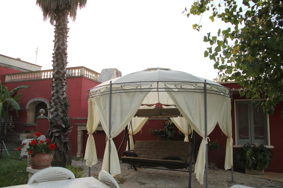 Patio, BBQ facilities, Banquet/Function facilities