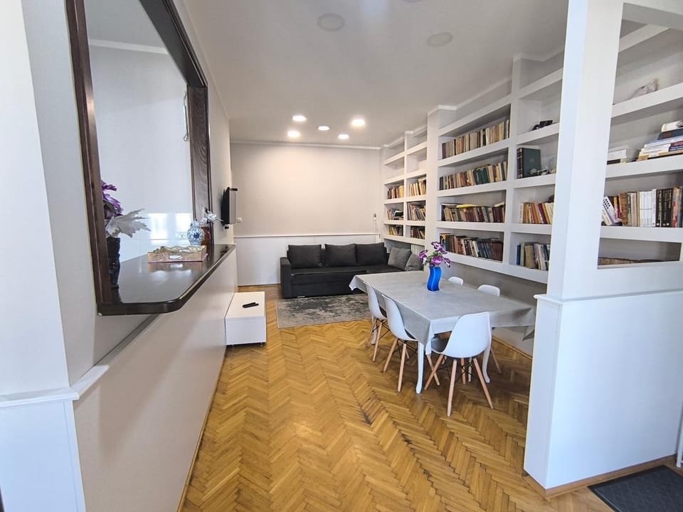 Downtown apartment in walk zone with 3 bedrooms and garage Apartment in Novi Sad