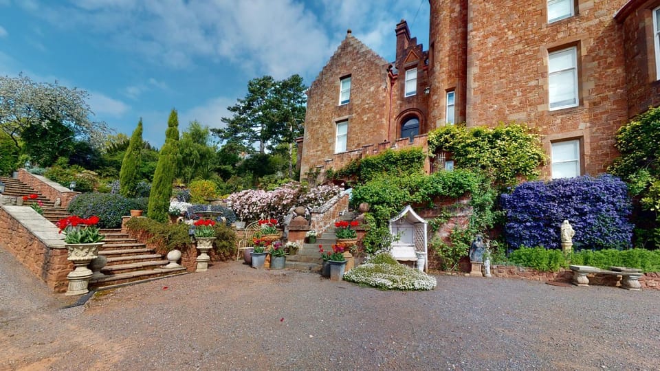 Property building, Spring, Parking