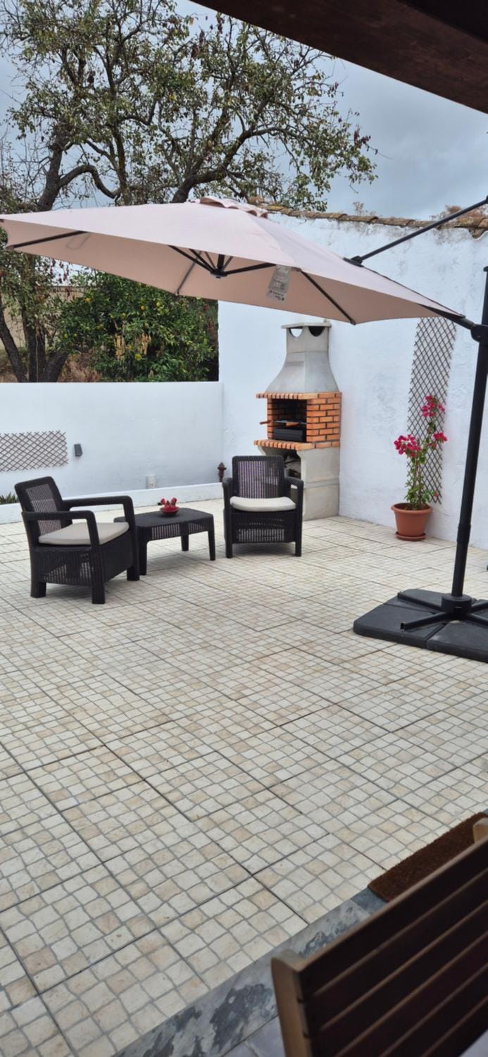 Shower, BBQ facilities, Inner courtyard view