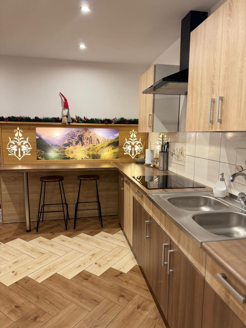 Kitchen or kitchenette, dishwasher, stove