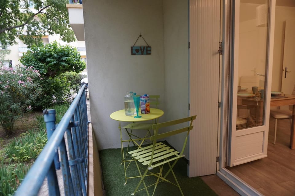 Property building, Patio, Balcony/Terrace, Garden view