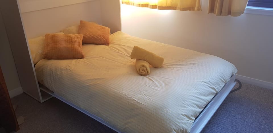 NEW refurb now- sleep upto 4- HEART OF city Apartment in Edinburgh