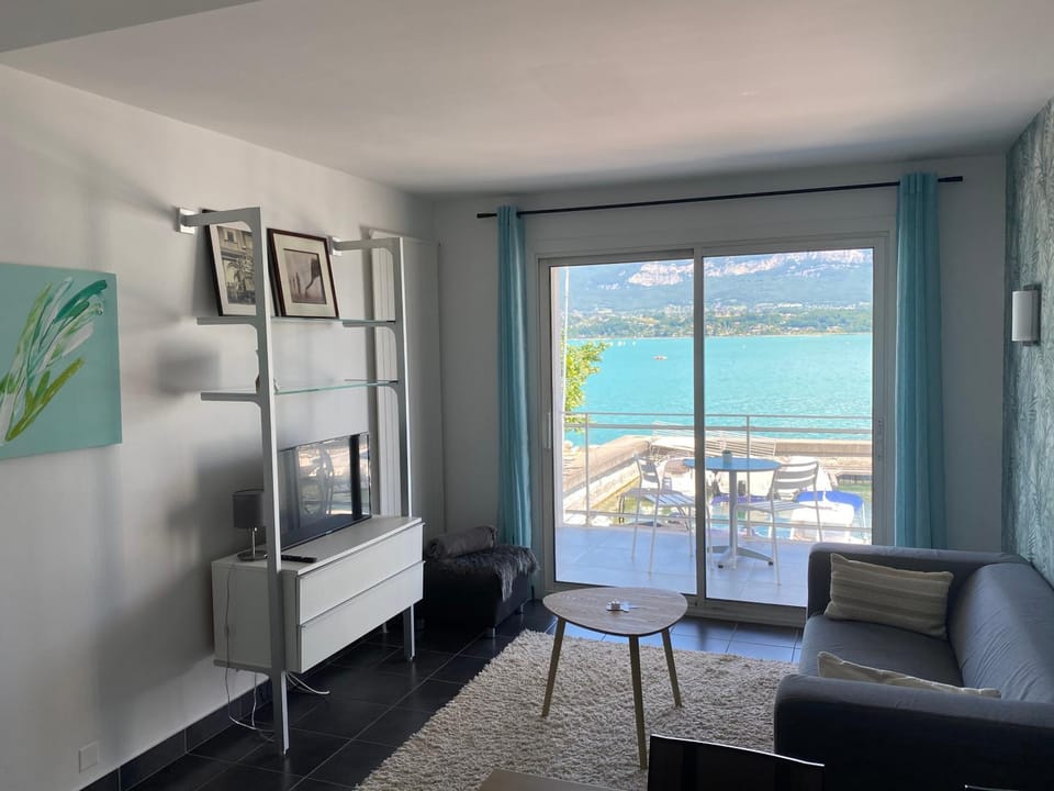 ECHAPPEE BELLE AU BORD DU LAC Apartment in Auvergne-Rhône-Alpes