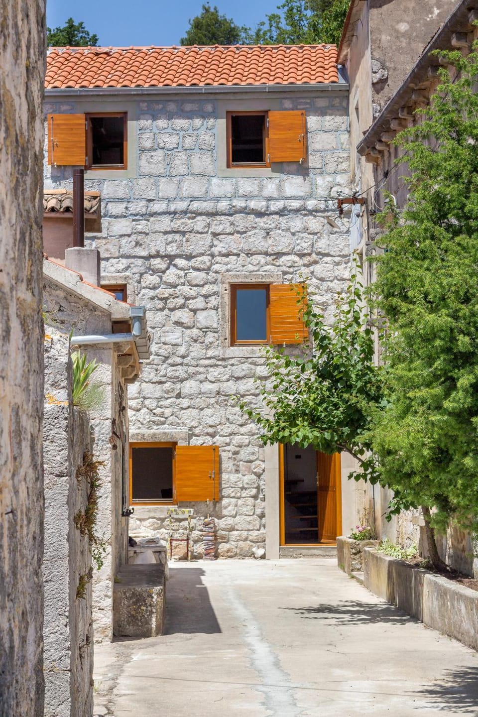 Property building, Facade/entrance, Neighbourhood