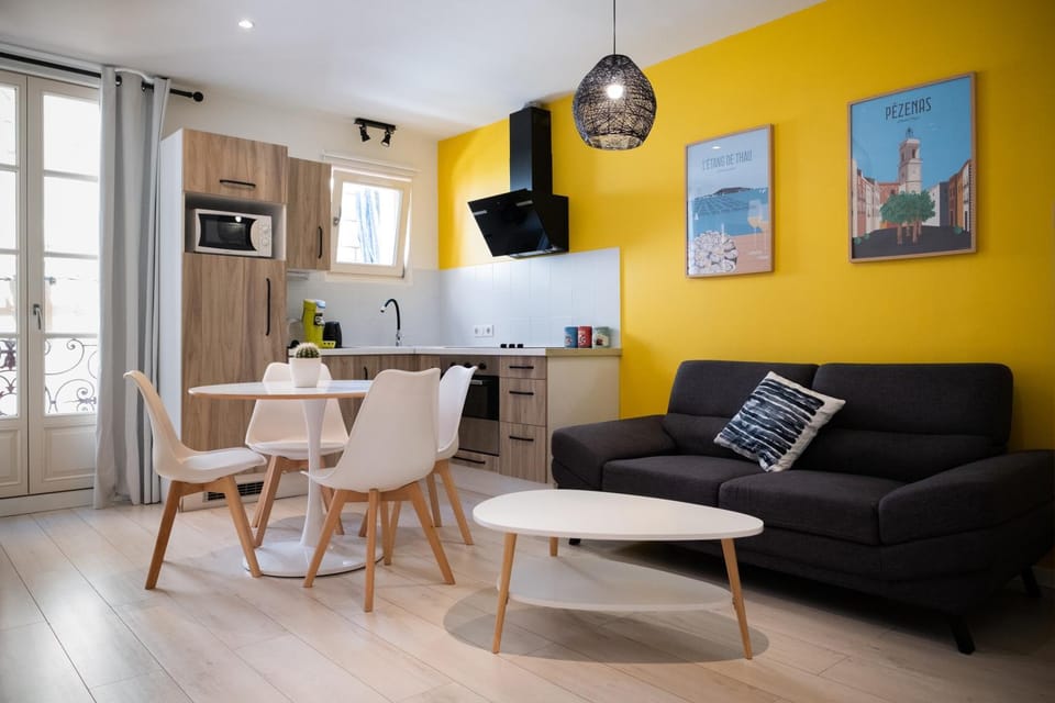 Living room, Dining area