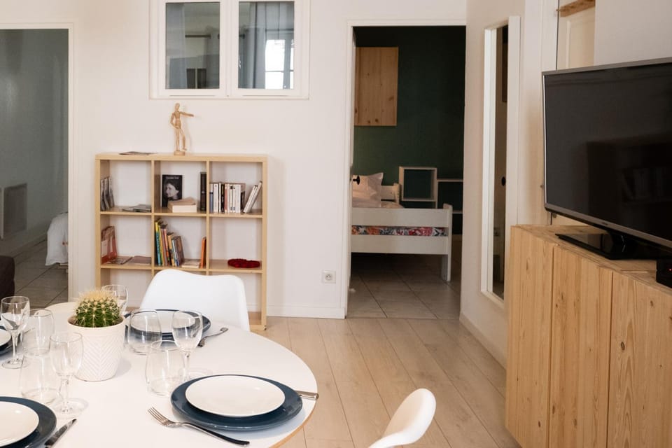 TV and multimedia, Dining area