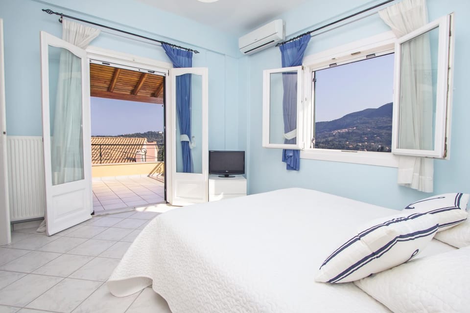 Balcony/Terrace, Photo of the whole room, Bedroom, Garden view, Landmark view, Mountain view