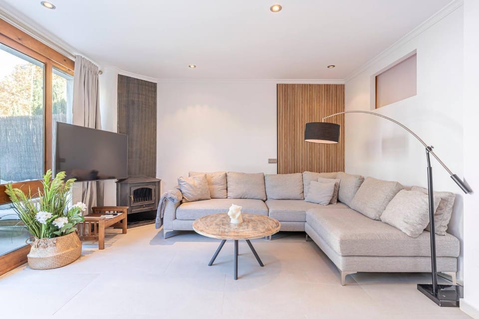 Communal lounge/ TV room, Living room