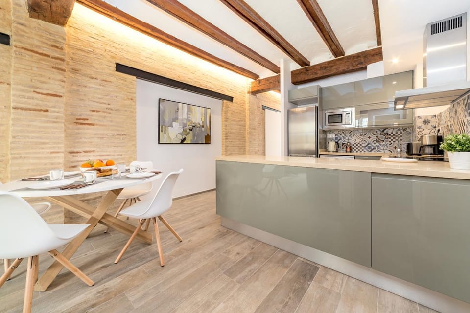 Kitchen or kitchenette, Seating area, Dining area, Food