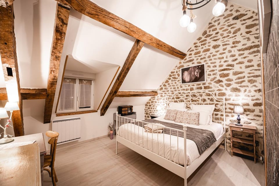 Bed, Photo of the whole room, Decorative detail, Bedroom