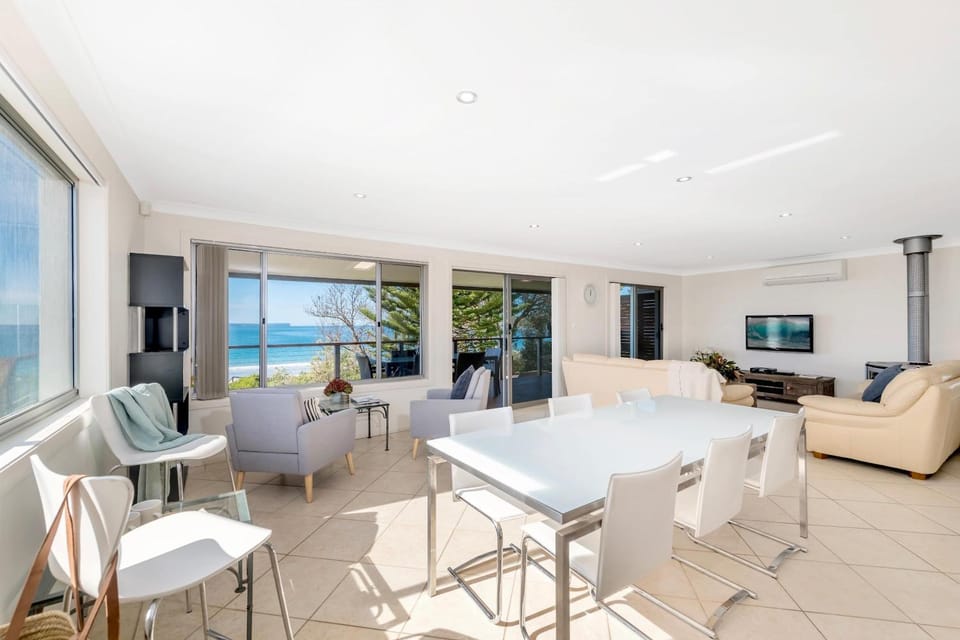 Aqua Vista - beachfront 4BR Home with ocean views House in Vincentia