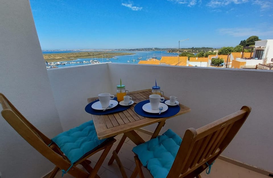 Balcony/Terrace, Landmark view, River view, Sea view