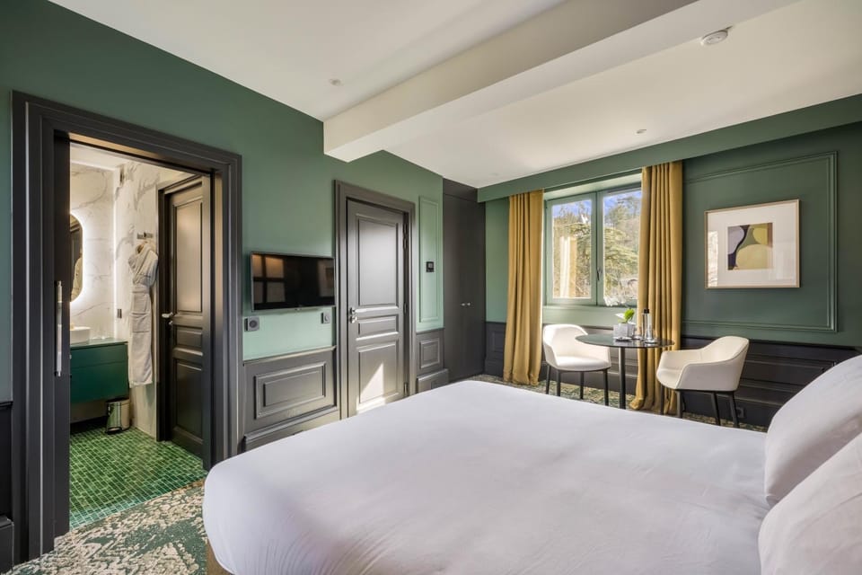 TV and multimedia, Photo of the whole room, Bedroom