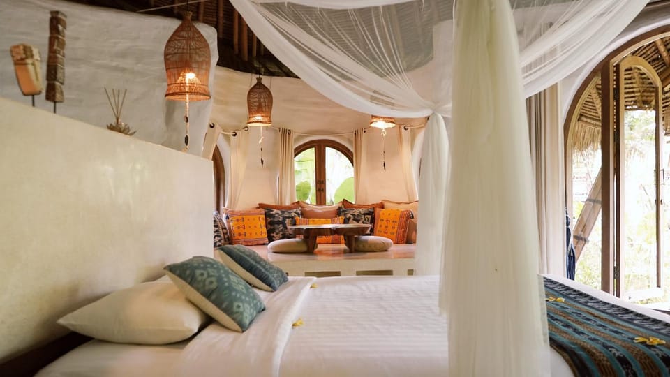 Bed, Living room, Photo of the whole room, Seating area, Bedroom