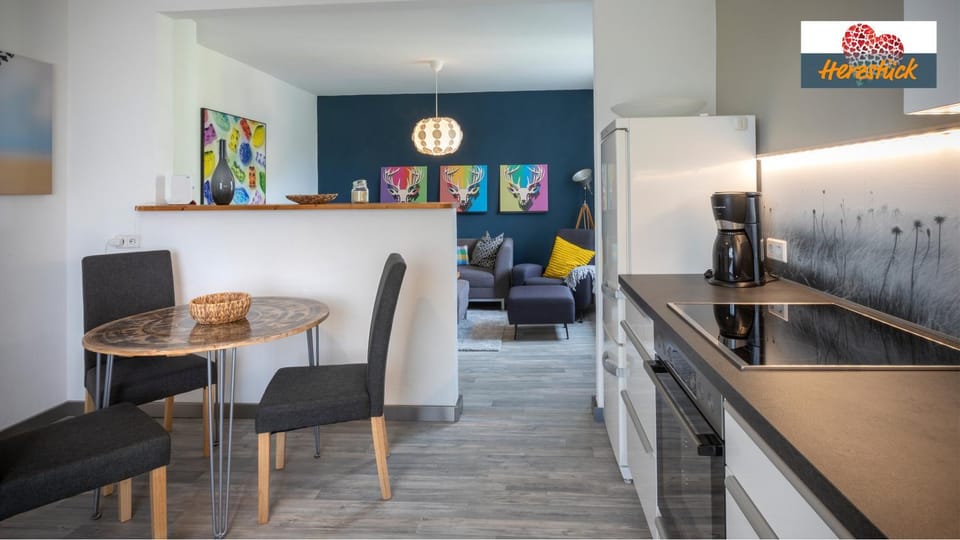 Kitchen or kitchenette, Seating area, Dining area, kitchen