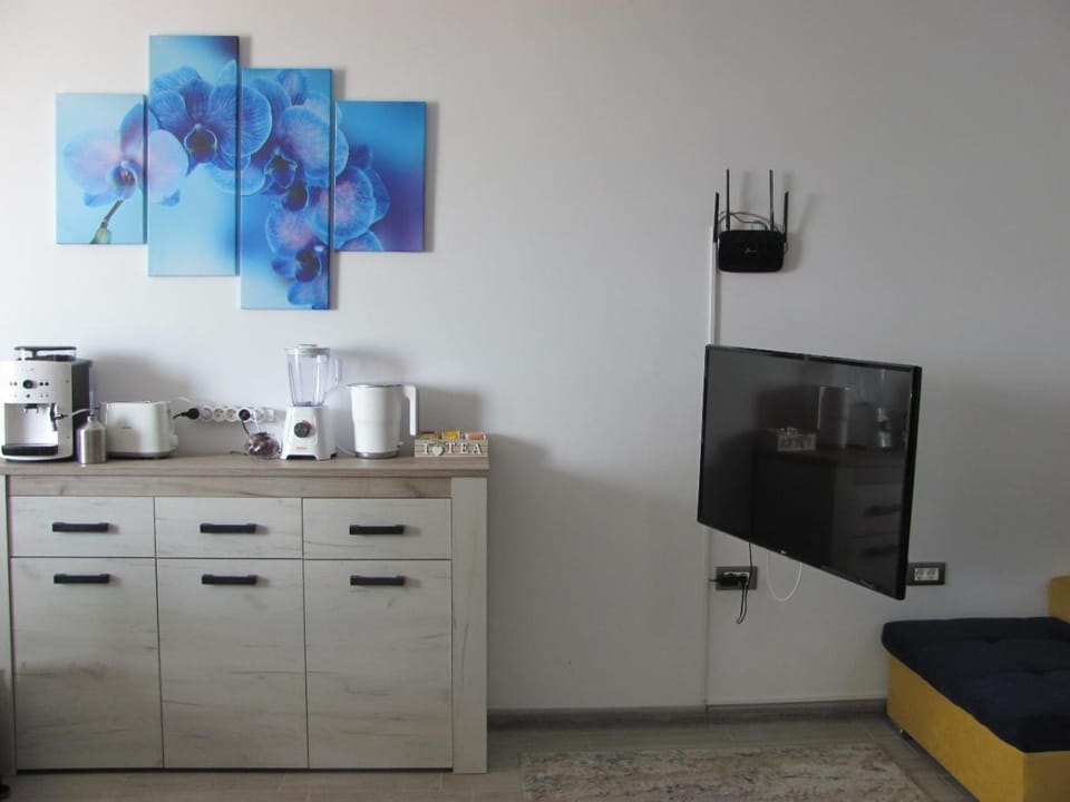 Communal lounge/ TV room, TV and multimedia, Coffee/tea facilities