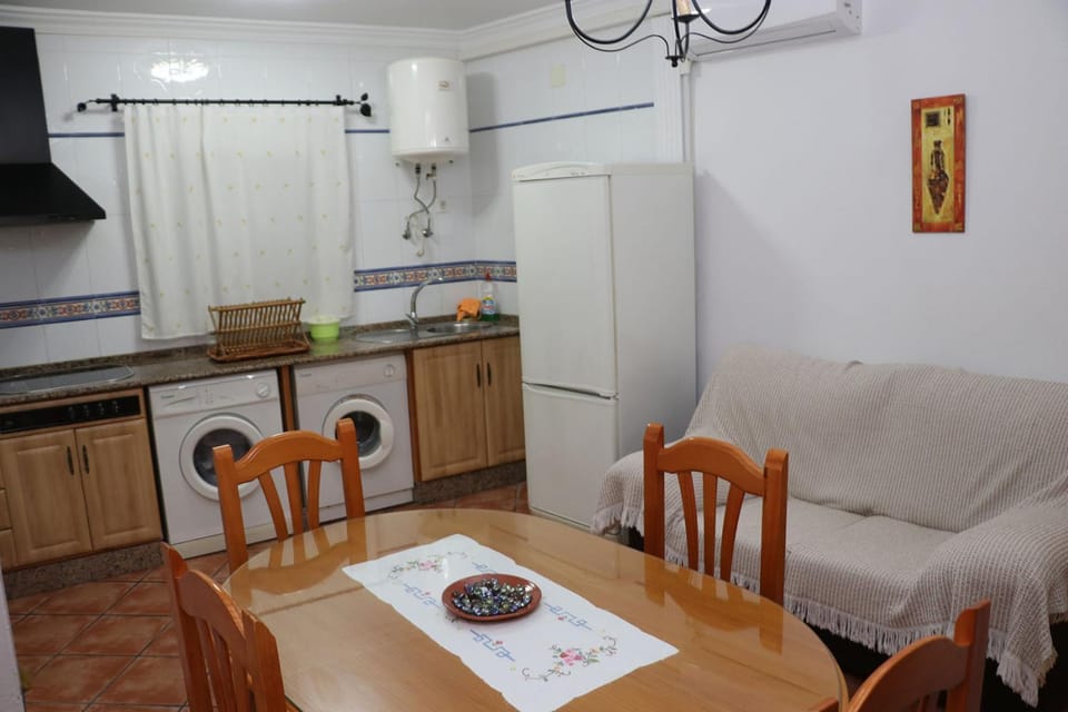 Dining area, kitchen