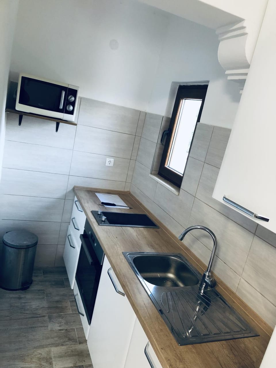 Kitchen or kitchenette, dishwasher, toaster, kitchen