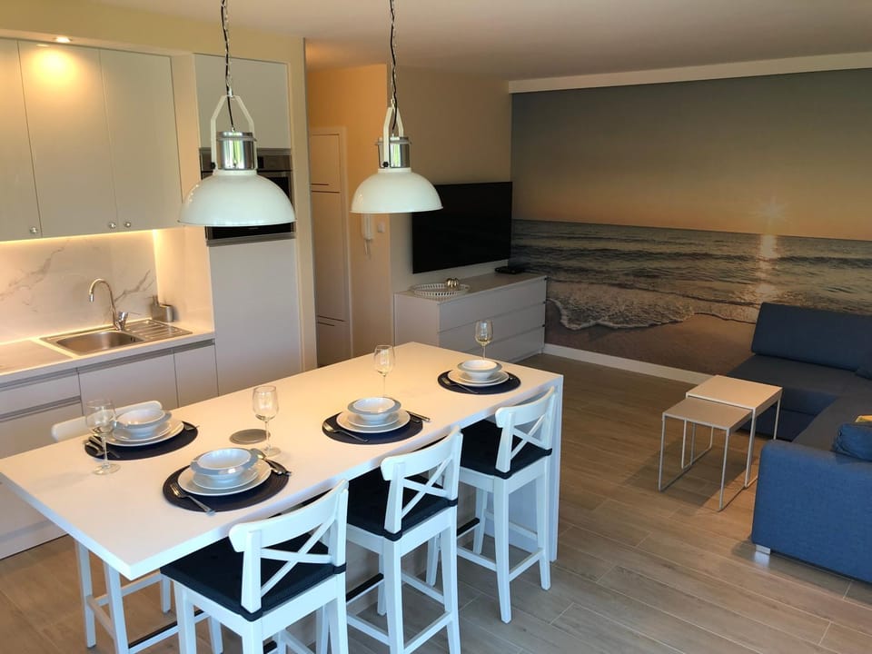 Kitchen or kitchenette, Dining area, Sea view, Family