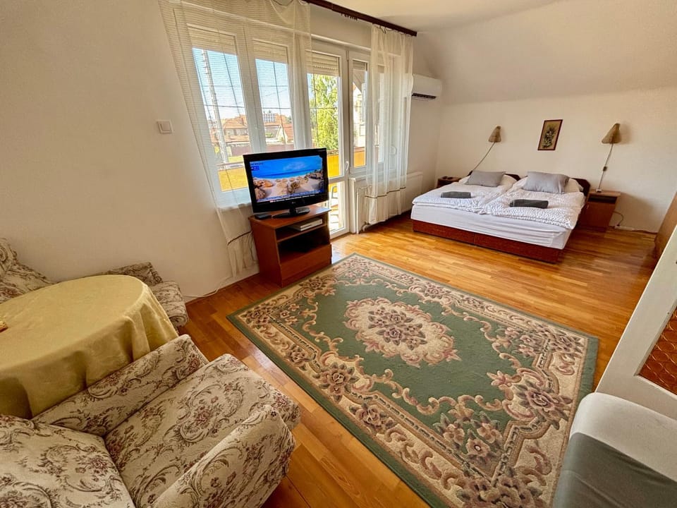 TV and multimedia, Living room, Bedroom