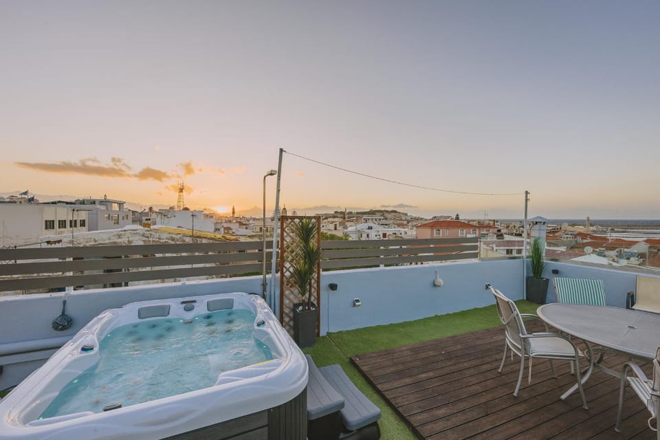 Day, Natural landscape, Hot Tub, Pool view, Sea view, Swimming pool, Sunrise, Sunset