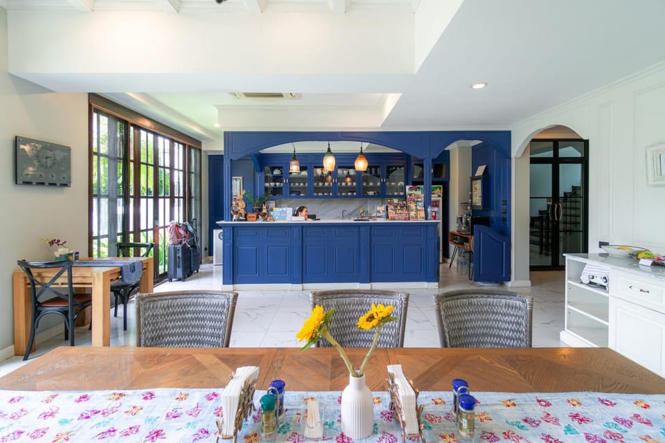 Property building, Lobby or reception, Seating area