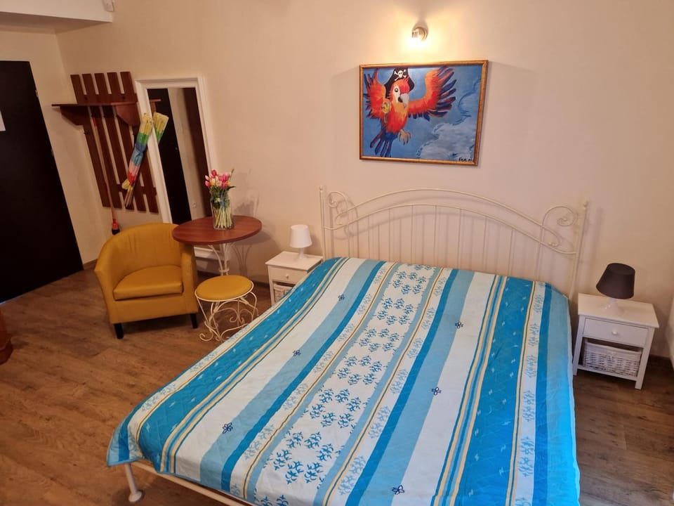 Bed, Photo of the whole room