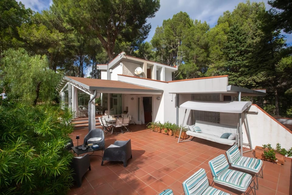 Property building, View (from property/room), Balcony/Terrace, sunbed