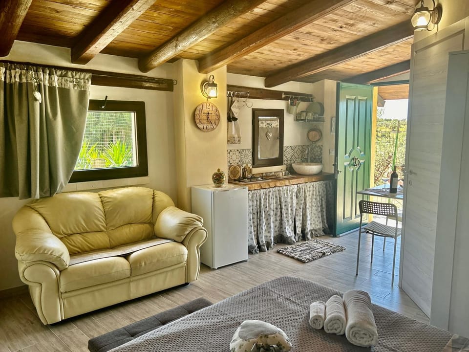 "The Cottage"with sea view, parking & wifi House in Sicily